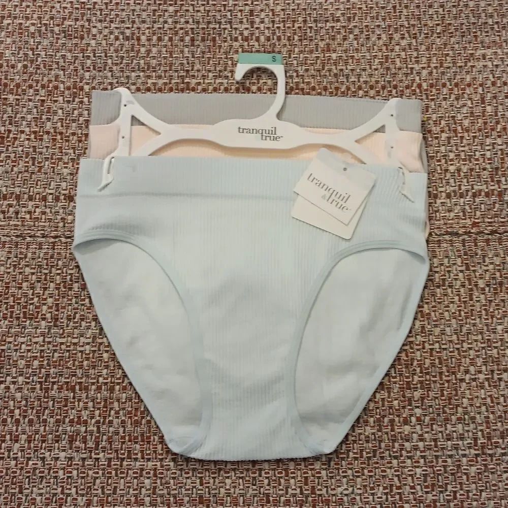New Women's Hipster Ribbed Seamless Pastels Panties 3 Small New With Tags